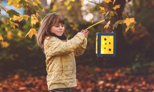 Workshops Laterne basteln für den Laternenumzug Herbst-Basar