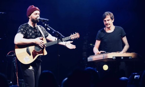 Konzert mit Sam Gruber: Unplugged Duo mit Ephraim Salzmann.