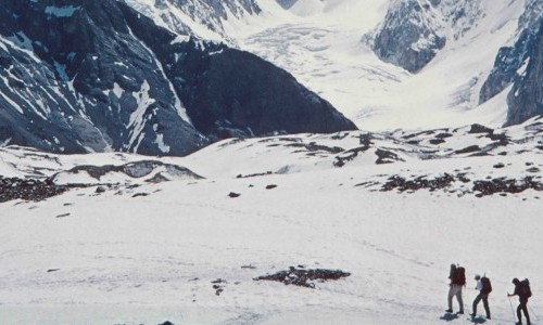 Ärzte auf Expedition – Erlebnisbericht von der ersten Schweizerischen Ärzteexpedition 1999 zum Skyang Kangri (7544m)